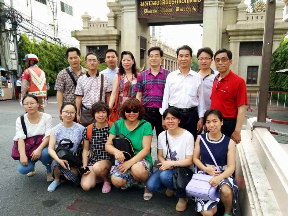 柳州市中山中学和三和培训学校莅临泰国博仁大学